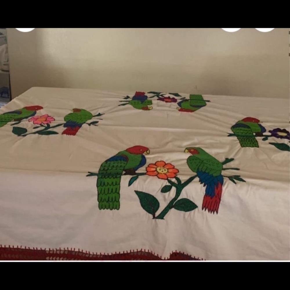 Green and Red Frog Pattern Kitchen Linens - Picture 3 of 6